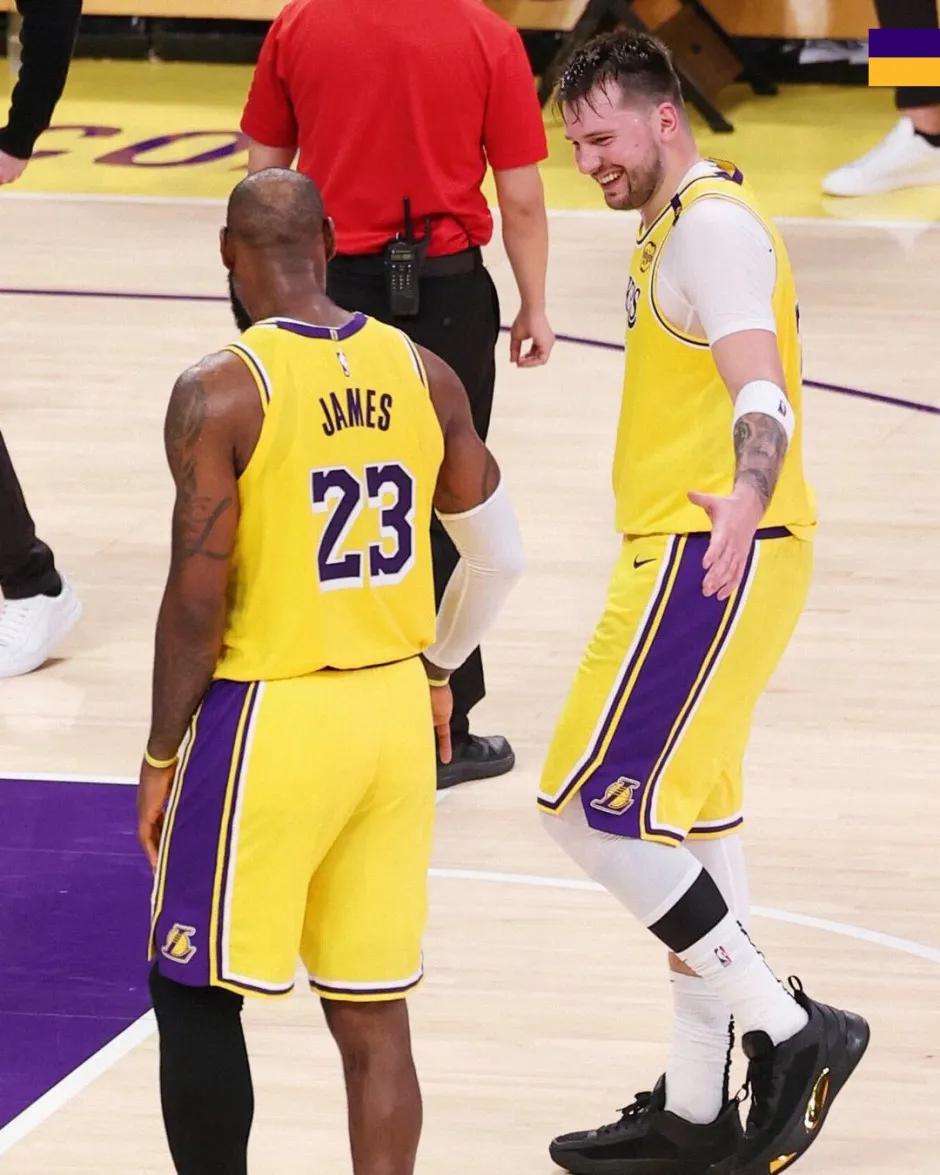 富联娱乐平台-湖人回归首秀大放异彩,约基奇主场球迷高呼名字